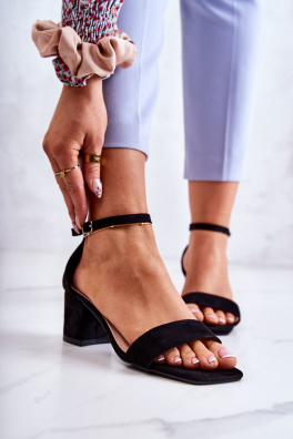 Fashionable Suede Sandals On A Bar Black Rovena